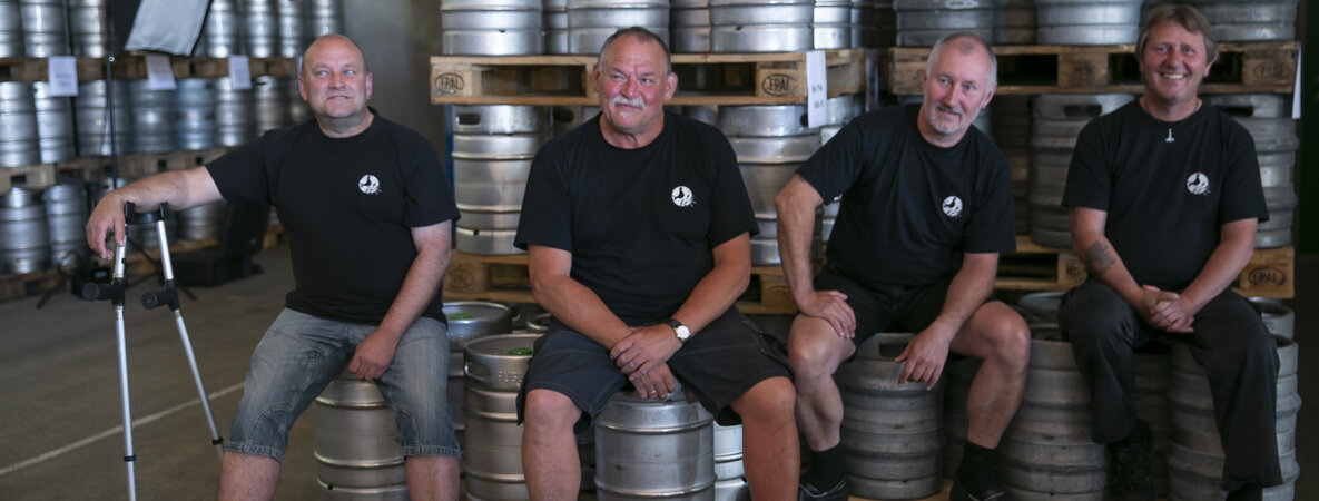 Arne Juhl (2. von links) ist hier mit seinen Kollegen von der Brauerei Fuglsang zu sehen.