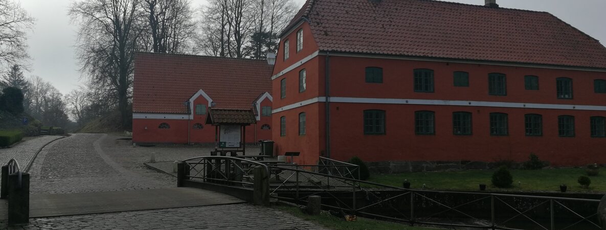 Die Törninger Mühle liegt direkt am Heerweg.