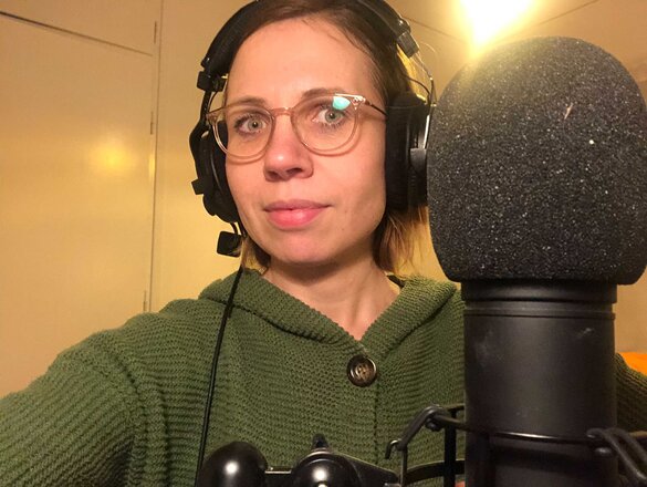 Hannah beim Podcast