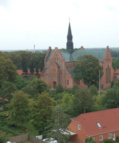 Die Klosterkirche aus der Vogelperspektive