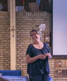 Monika Knutzen, Leiterin der Bücherei Hadersleben, feiert am 27. Juli ihren 60. Geburtstag.